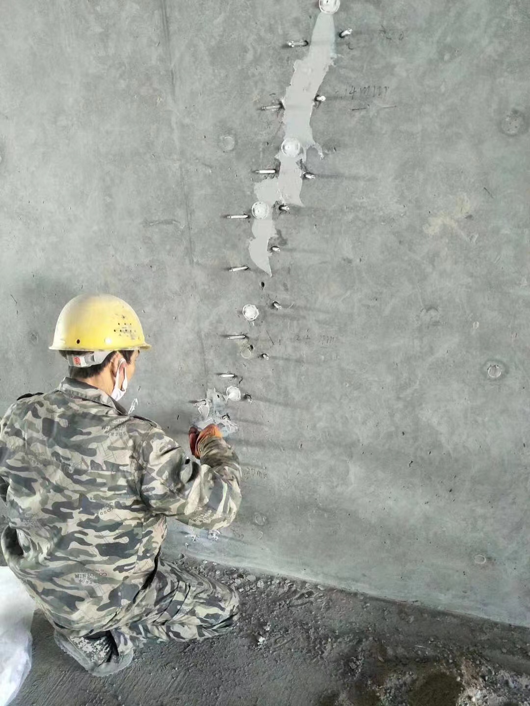 巴宜混凝土楼板裂缝加固施工的方案